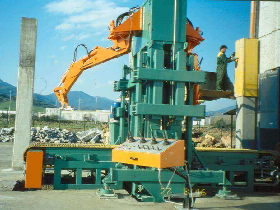 4_Menhir-1000x-1100-granito-sardo - Steinex