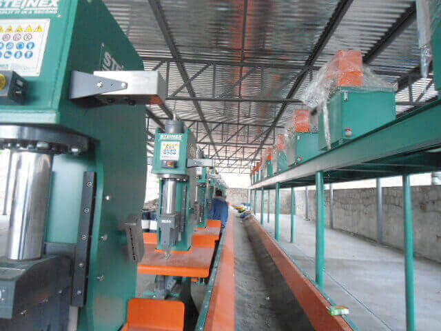 Linea di macchine industriali per lavorazione materiali